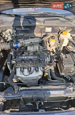 Седан Daewoo Lanos 2003 в Рахові