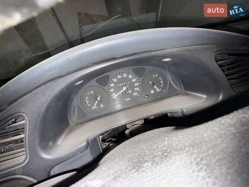 Седан Daewoo Lanos 2002 в Львове