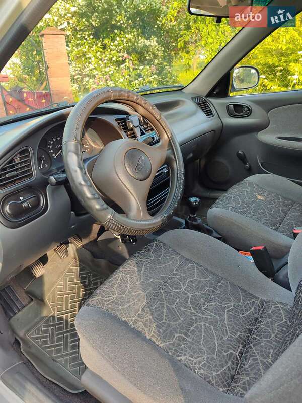 Седан Daewoo Lanos 2004 в Кременці