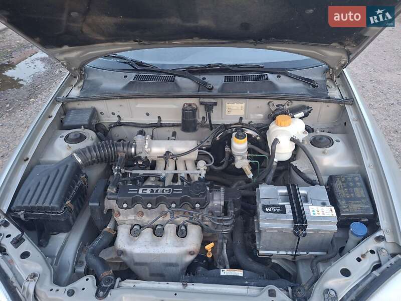 Седан Daewoo Lanos 2002 в Черкассах
