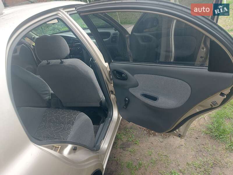 Седан Daewoo Lanos 2004 в Львове