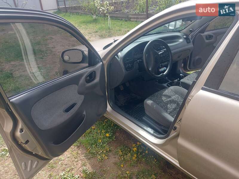Седан Daewoo Lanos 2004 в Львове