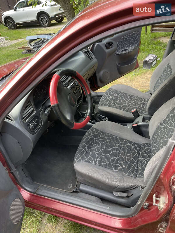 Седан Daewoo Lanos 2002 в Виннице