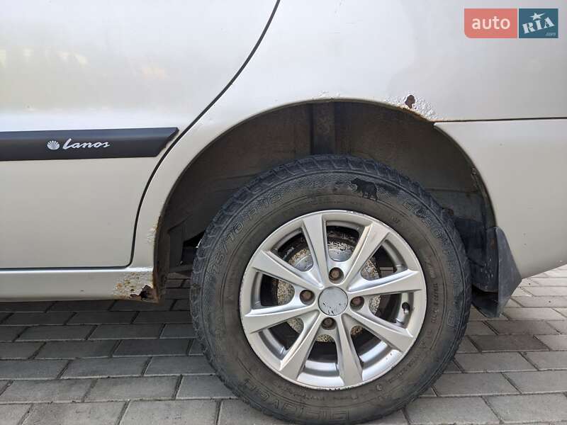 Седан Daewoo Lanos 2005 в Новояворовске