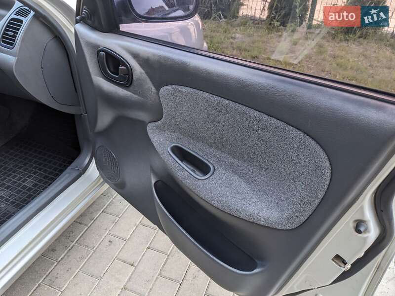 Седан Daewoo Lanos 2005 в Новояворовске