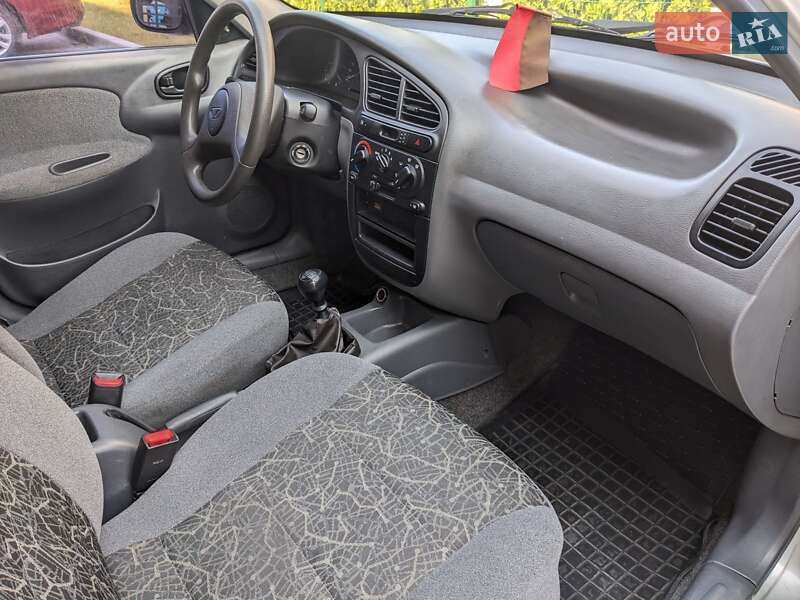 Седан Daewoo Lanos 2005 в Новояворовске