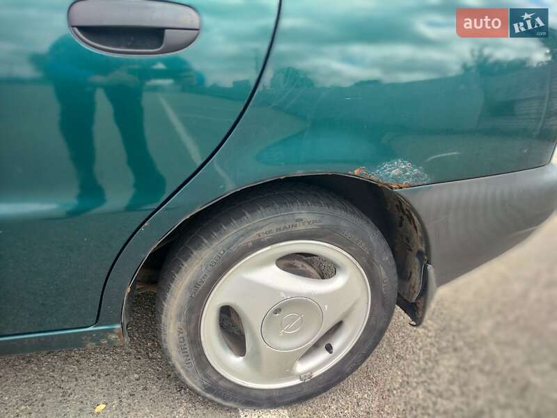 Седан Daewoo Lanos 2002 в Киеве