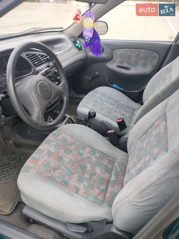 Седан Daewoo Lanos 2002 в Киеве