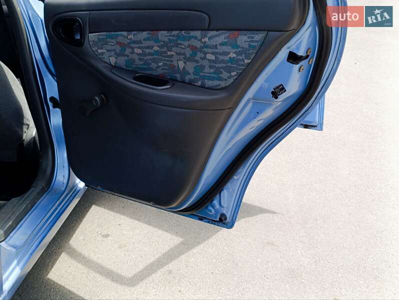 Седан Daewoo Lanos 2004 в Дніпрі