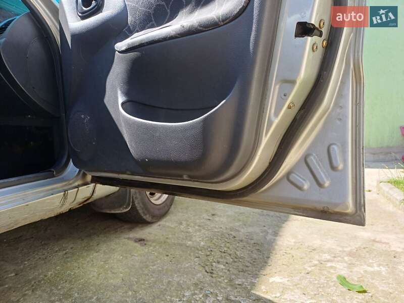 Седан Daewoo Lanos 2003 в Петропавловской Борщаговке