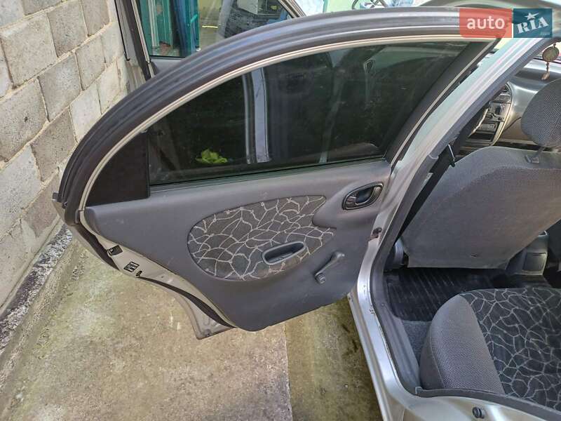 Седан Daewoo Lanos 2003 в Петропавловской Борщаговке