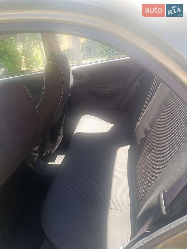 Седан Daewoo Lanos 2003 в Ровно