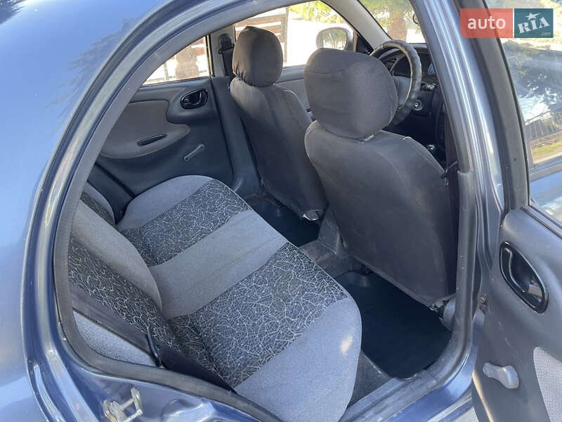 Седан Daewoo Lanos 2010 в Калиновке