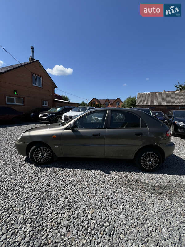 Хетчбек Daewoo Lanos 2001 в Дергачах