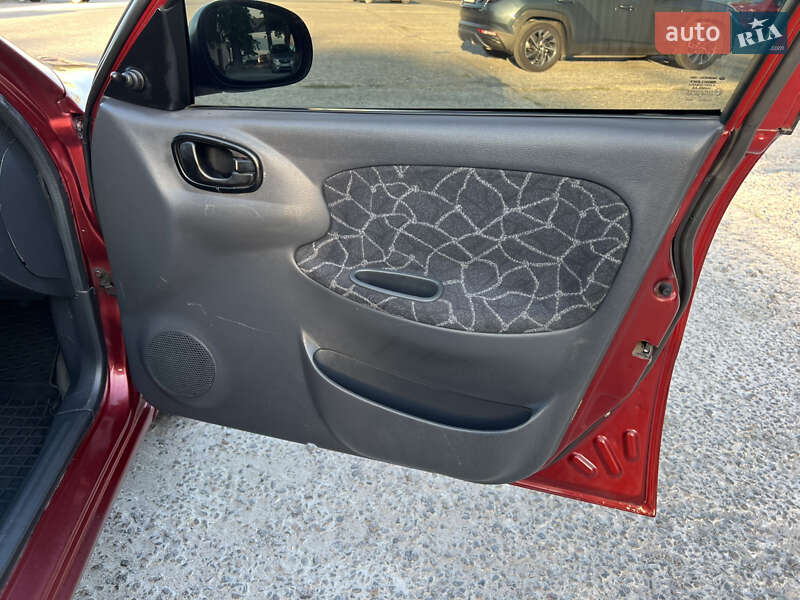 Хетчбек Daewoo Lanos 2002 в Одесі