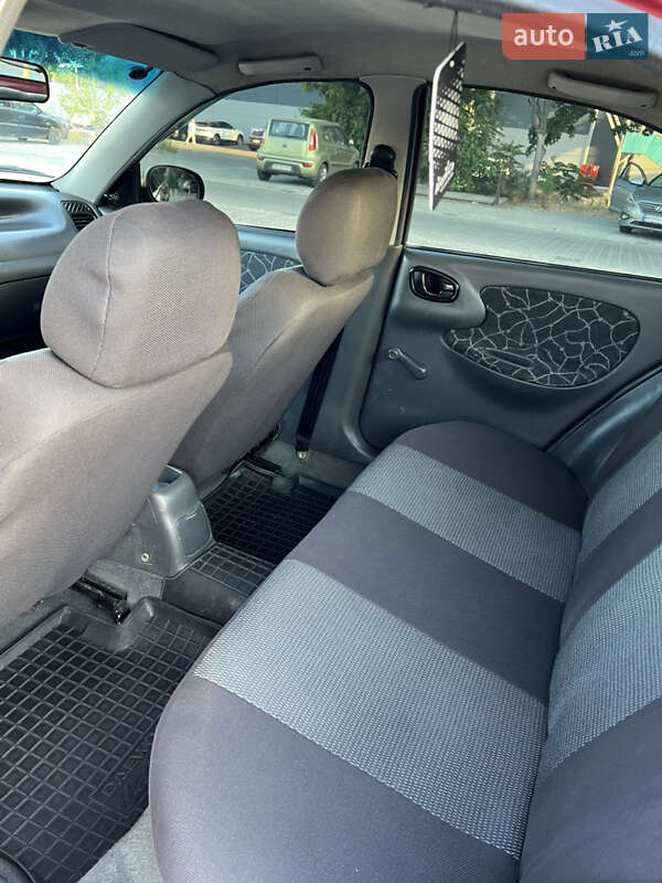 Хетчбек Daewoo Lanos 2002 в Одесі