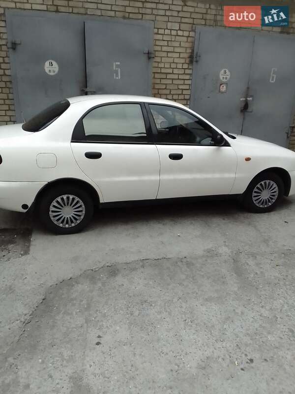 Седан Daewoo Lanos 1998 в Днепре
