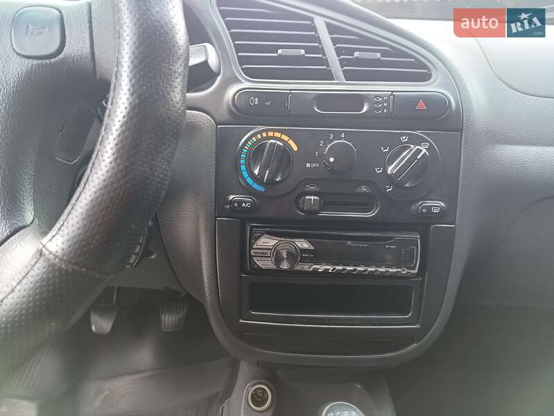 Седан Daewoo Lanos 2003 в Калуші