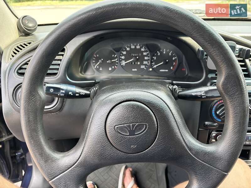 Седан Daewoo Lanos 2003 в Киеве