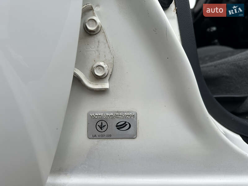 Седан Daewoo Lanos 2006 в Хотині