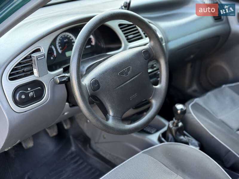 Седан Daewoo Lanos 2004 в Днепре