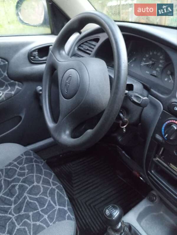 Седан Daewoo Lanos 2004 в Хусте