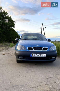 Седан Daewoo Lanos 2001 в Чугуєві