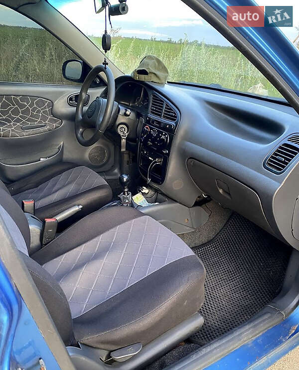 Седан Daewoo Lanos 2001 в Чугуеве