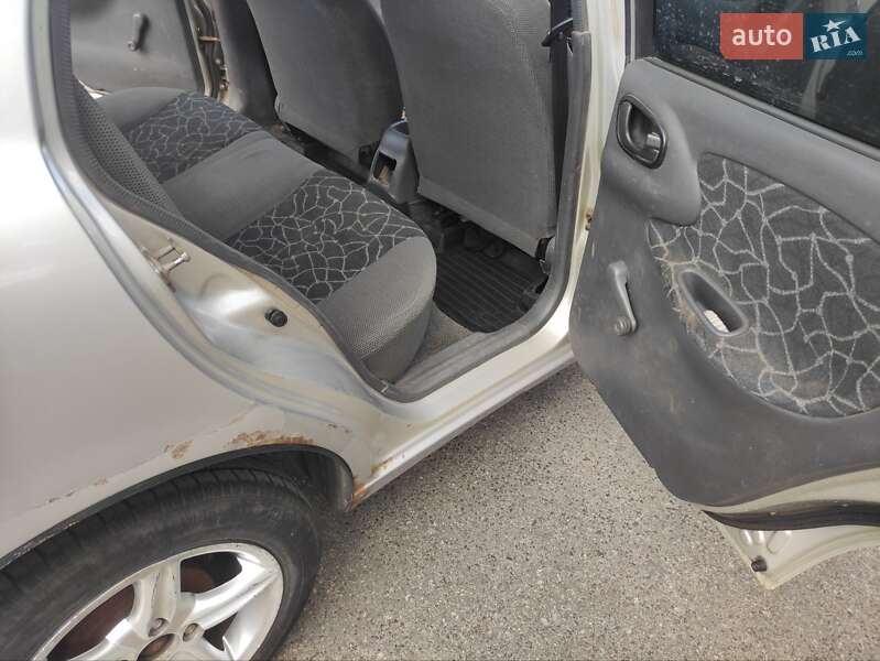 Седан Daewoo Lanos 2003 в Харькове