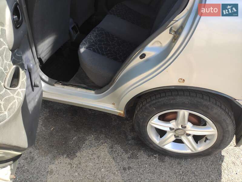 Седан Daewoo Lanos 2003 в Харькове