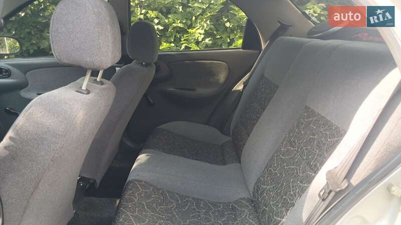 Седан Daewoo Lanos 2005 в Магдалиновке
