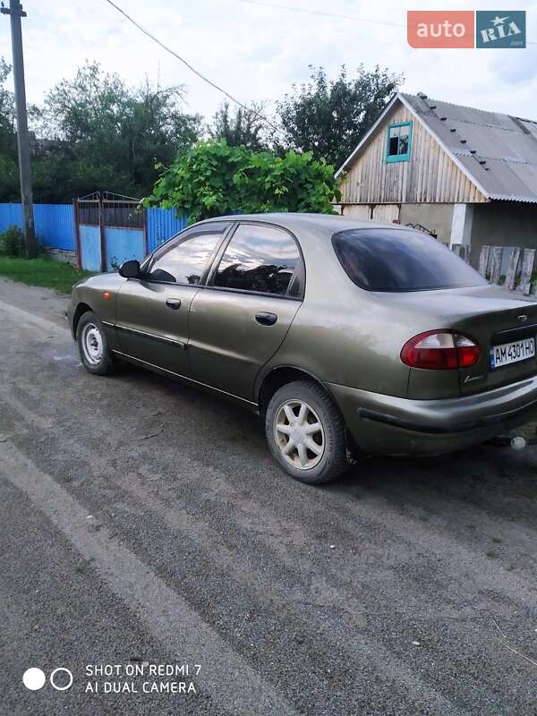 Седан Daewoo Lanos 2003 в Малині
