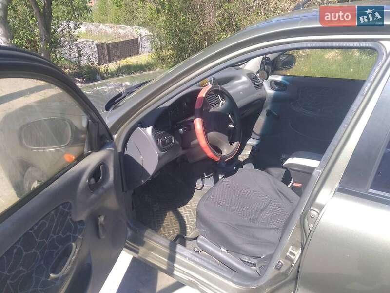 Седан Daewoo Lanos 2004 в Львове
