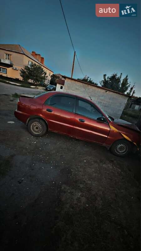 Седан Daewoo Lanos 2004 в Новомосковске