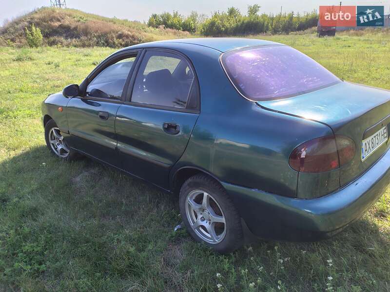 Седан Daewoo Lanos 2004 в Чугуеве