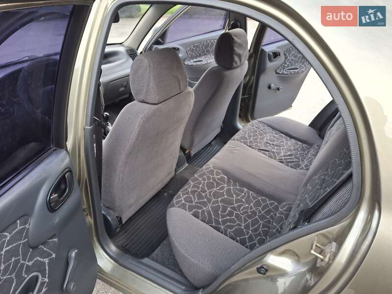 Седан Daewoo Lanos 2003 в Полтаве