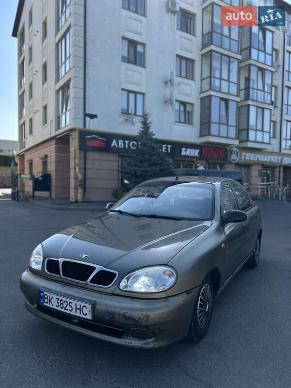 Седан Daewoo Lanos 2004 в Ровно