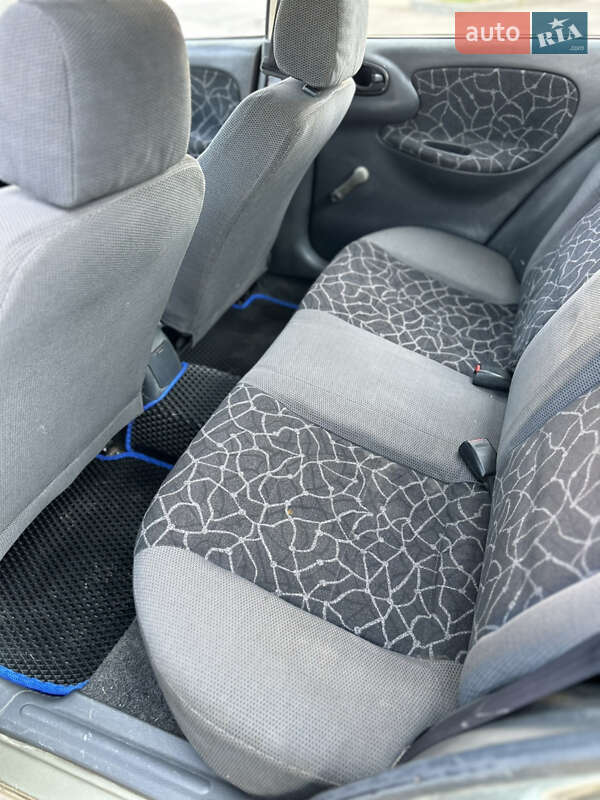 Седан Daewoo Lanos 2004 в Ровно