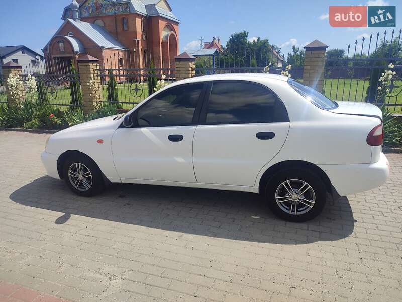 Седан Daewoo Lanos 2004 в Луцке