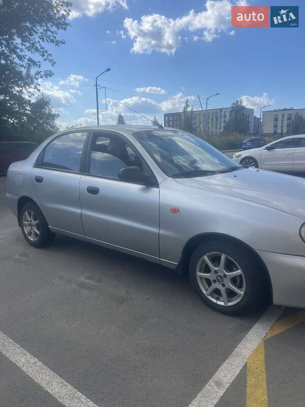 Седан Daewoo Lanos 2004 в Софіївській Борщагівці