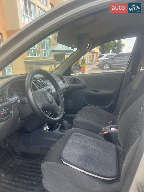 Седан Daewoo Lanos 2004 в Софіївській Борщагівці