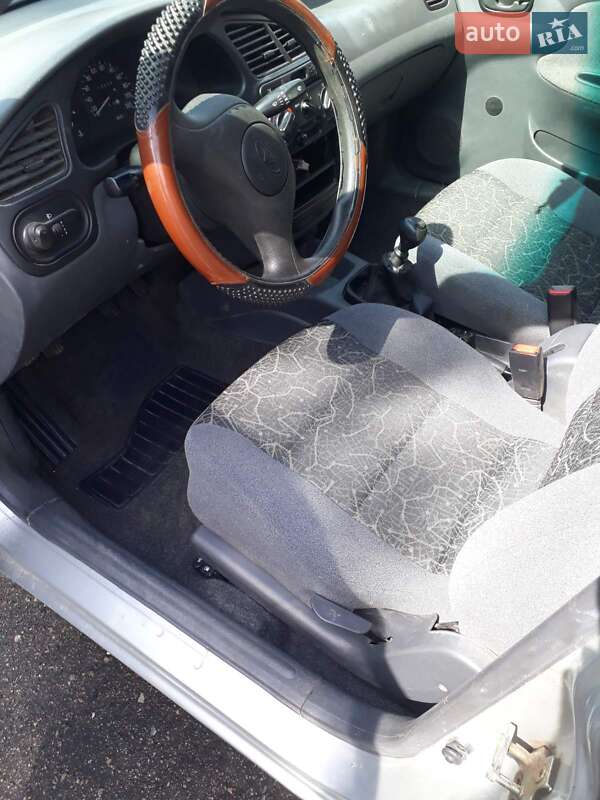 Седан Daewoo Lanos 2005 в Ромнах