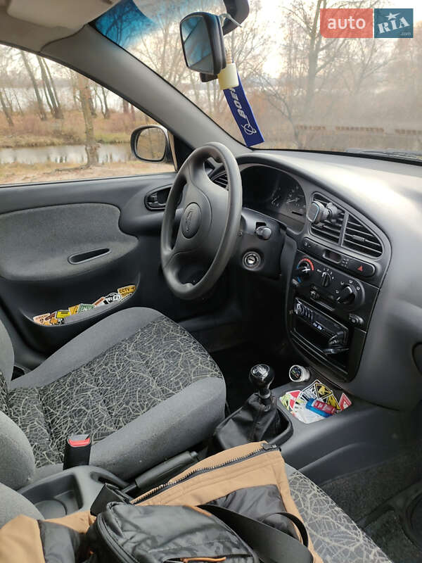 Седан Daewoo Lanos 2004 в Киеве