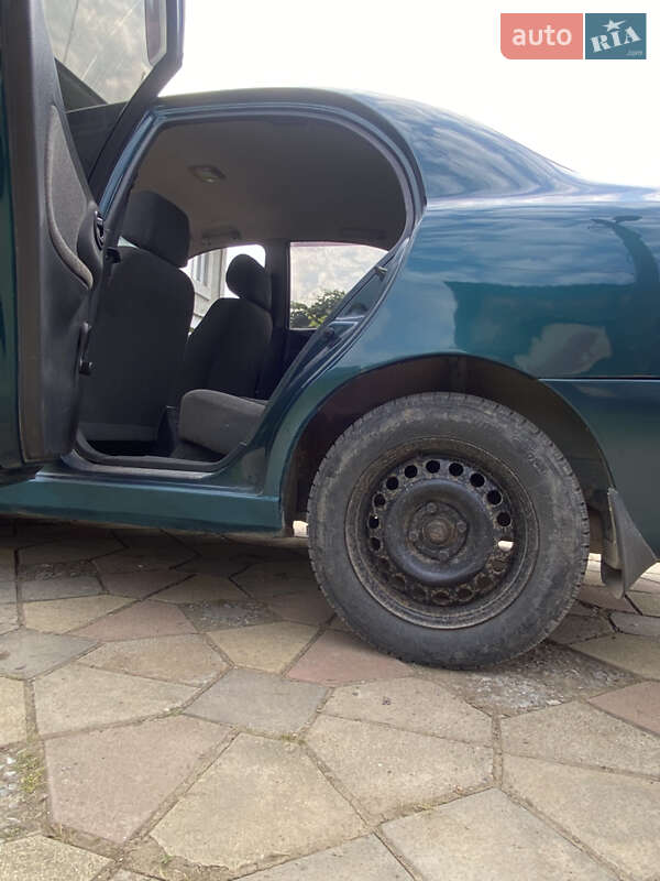 Седан Daewoo Lanos 2006 в Косове