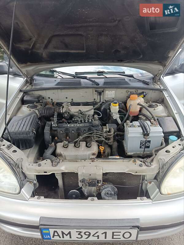 Седан Daewoo Lanos 2003 в Житомире