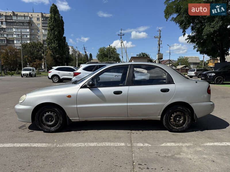 Седан Daewoo Lanos 2002 в Киеве
