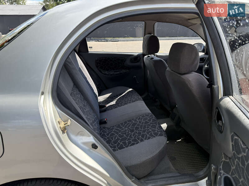 Седан Daewoo Lanos 2002 в Киеве