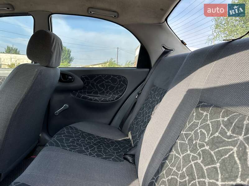 Седан Daewoo Lanos 2003 в Запорожье