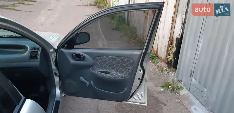 Седан Daewoo Lanos 2003 в Черкассах