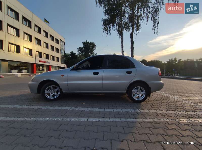 Седан Daewoo Lanos 2008 в Чернівцях